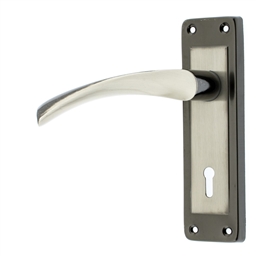 M7E10 - 2 Lever Lockset Nana 6"